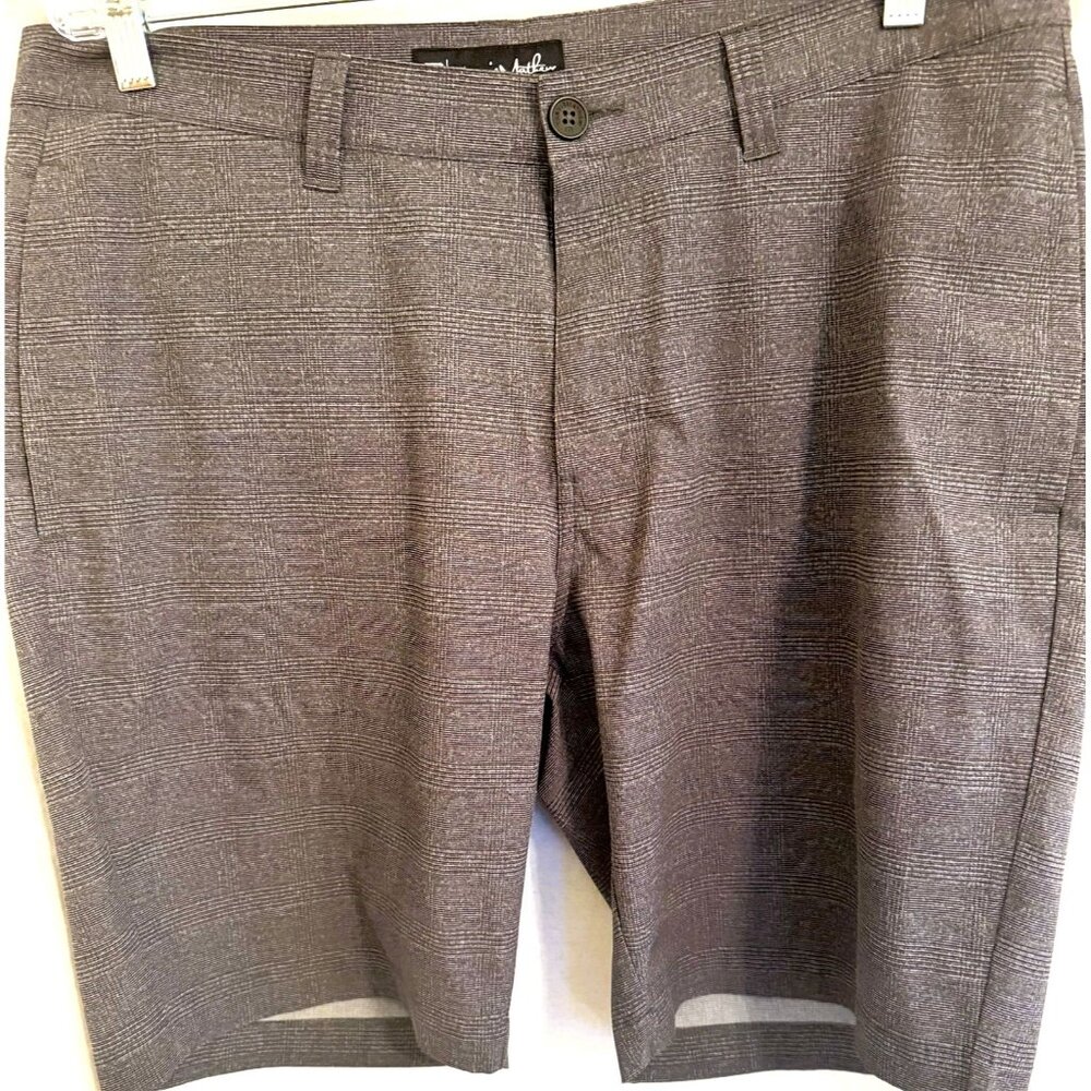 Travis Matthews Men's Gray Grommet Golf Shorts, Size 36